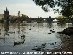 Veduta dal basso di Ponte Carlo Veduta dal basso di Ponte Carlo