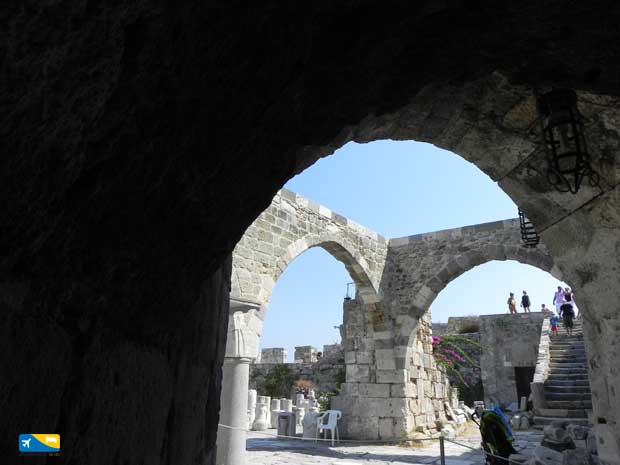 Esterno del Castello dopo il ponte