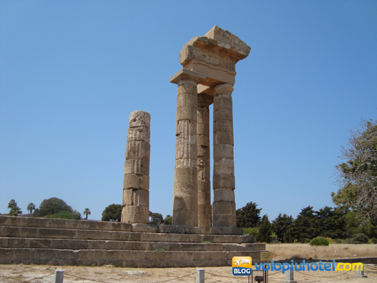Le tre colonne del Tempio di Apollo sul Monte Smith