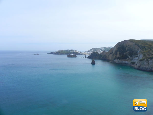 Baia di Cala Frontone a Ponza