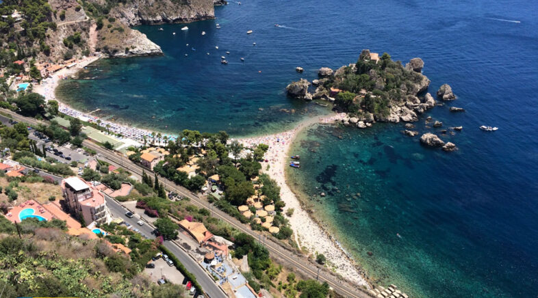 Spiaggia di Isola Bella a Taormina come raggiungerla